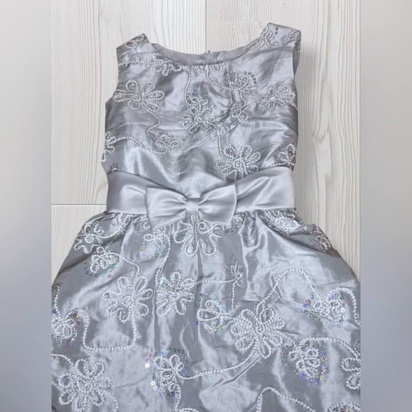 Girls Silver Sequin Formal Dress - Picture 4 of 9